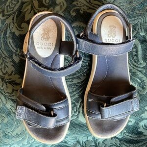 Gucci kids sandals size 31